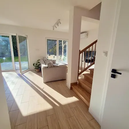 Przystanek Oslonin- Caloroczny Dom Na Wynajem