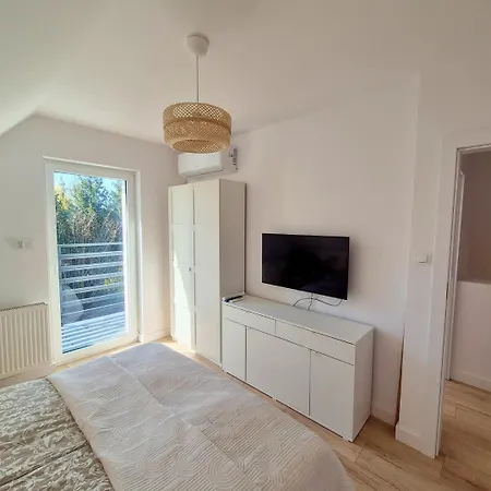 Przystanek Oslonin- Caloroczny Dom Na Wynajem بيت للعطل