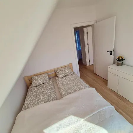 Przystanek Oslonin- Caloroczny Dom Na Wynajem *