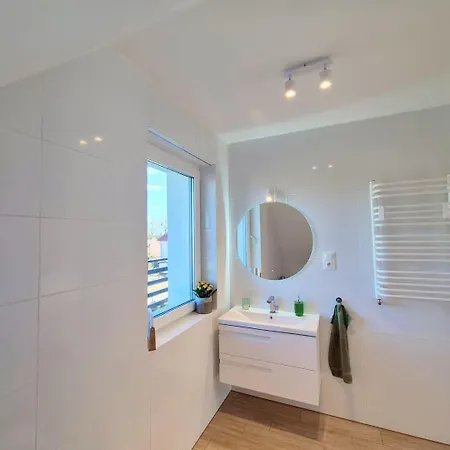 Przystanek Oslonin- Caloroczny Dom Na Wynajem