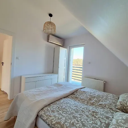 Ferienhaus Przystanek Oslonin- Caloroczny Dom Na Wynajem Oslonin