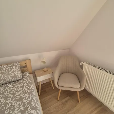 Ferienhaus Przystanek Oslonin- Caloroczny Dom Na Wynajem Oslonin