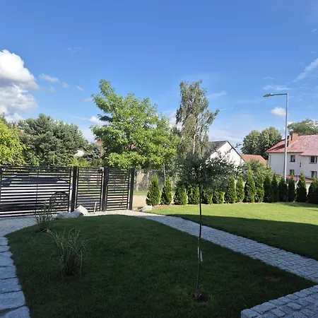 بيت للعطل Przystanek Oslonin- Caloroczny Dom Na Wynajem Oslonin
