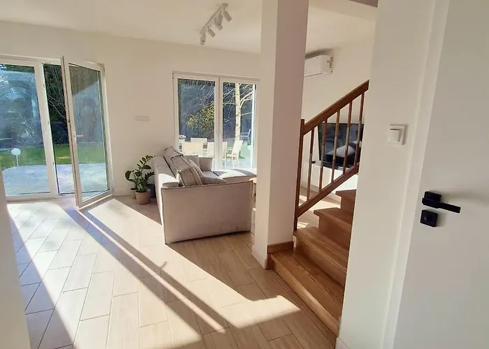 Przystanek Oslonin- Caloroczny Dom Na Wynajem