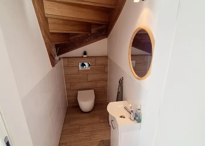 Holiday home Przystanek Oslonin- Caloroczny Dom Na Wynajem *