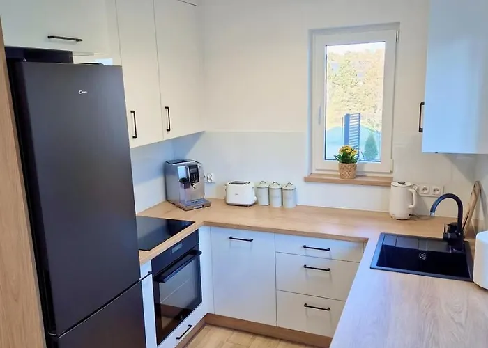 Holiday home Przystanek Oslonin- Caloroczny Dom Na Wynajem