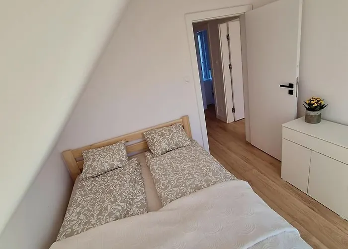 Przystanek Oslonin- Caloroczny Dom Na Wynajem *