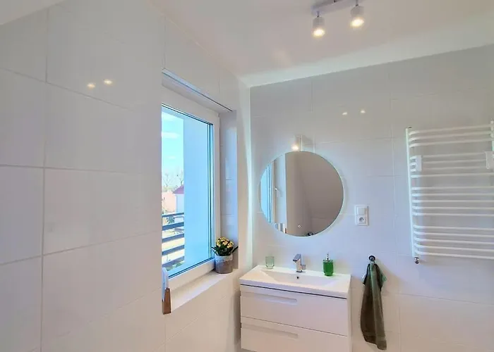 Przystanek Oslonin- Caloroczny Dom Na Wynajem