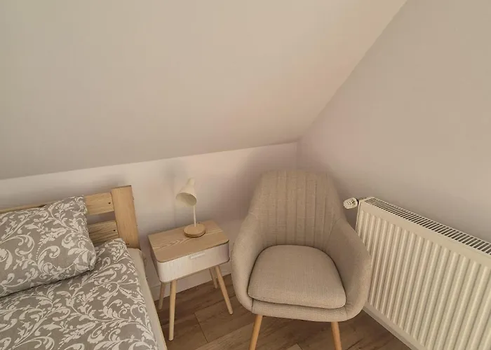 Holiday home Przystanek Oslonin- Caloroczny Dom Na Wynajem Oslonin