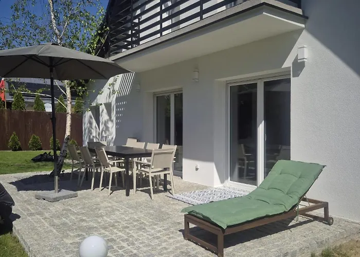 Holiday home Przystanek Oslonin- Caloroczny Dom Na Wynajem Oslonin