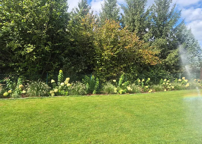 Przystanek Oslonin- Caloroczny Dom Na Wynajem Oslonin